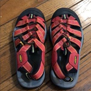 Keen adjustable waterproof slip on shoes